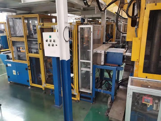 自動化研發(fā)的自動堆料機(jī)試用成功